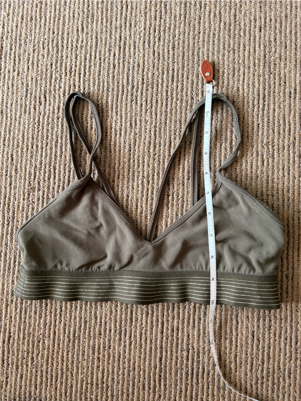 Lululemon Dark Olive Green Sports Bra size 4 or 6? - Picture 3 of 6
